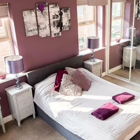 Semesterbostad Modern Canalside City Townhouse With Parking And Garden *