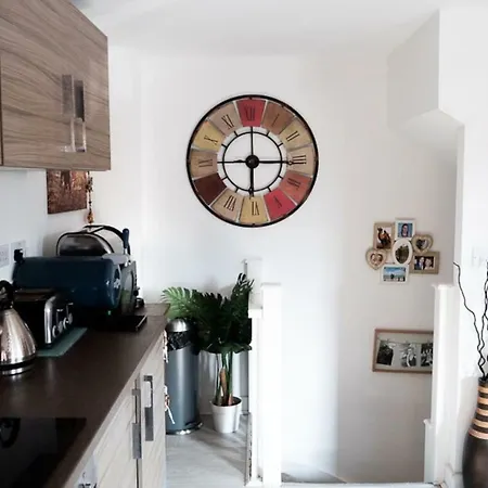 Semesterbostad Modern Canalside City Townhouse With Parking And Garden Leeds (West Yorkshire)